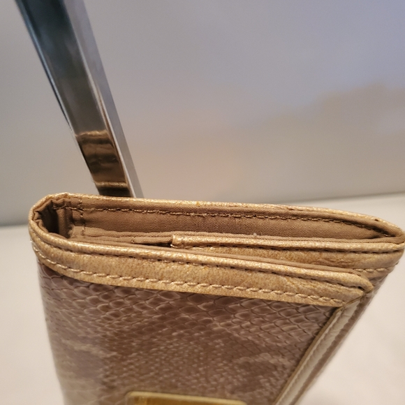 Wallet Like New from Beyoncé 's mom - Picture 3 of 5